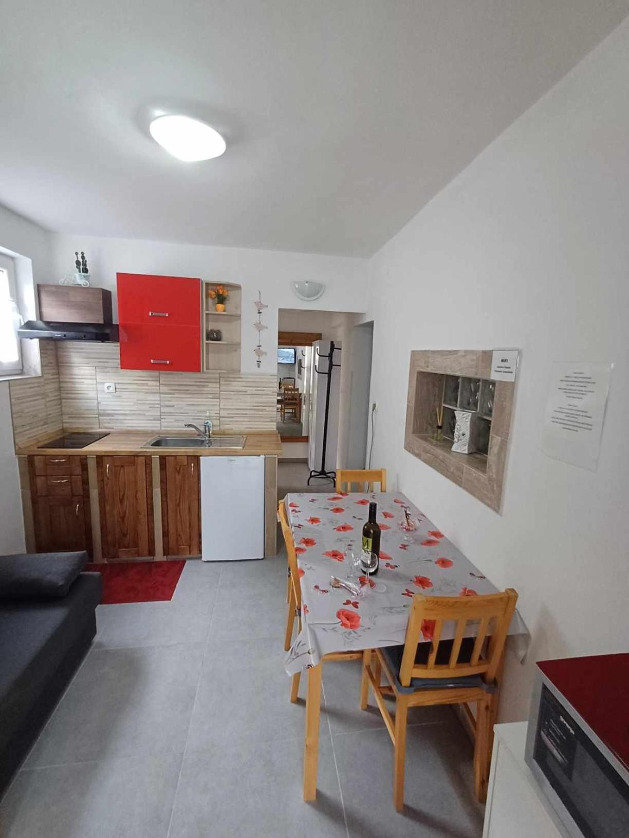 Apartmaji Slatenik بوويتش المظهر الخارجي الصورة