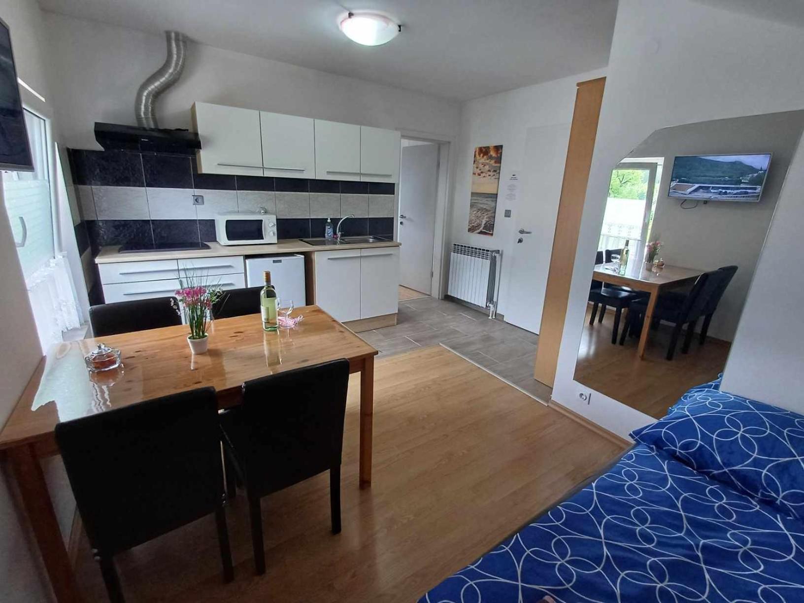 Apartmaji Slatenik بوويتش المظهر الخارجي الصورة